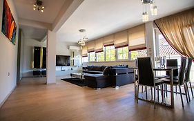 A Stylish Apartment In The Center Of Kastoria